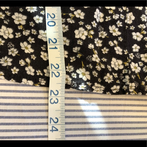 Forever 21 cute black floral dress in size M 🥰 - Picture 7 of 7